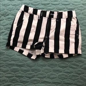 American Eagle black and white striped shorts